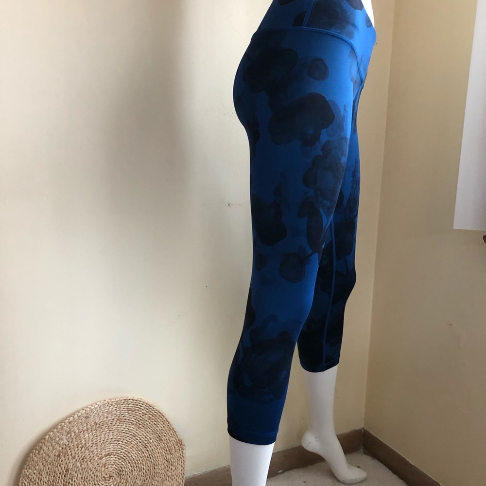 Lululemon Athletics Blue Leggings With Rose Prints View 5